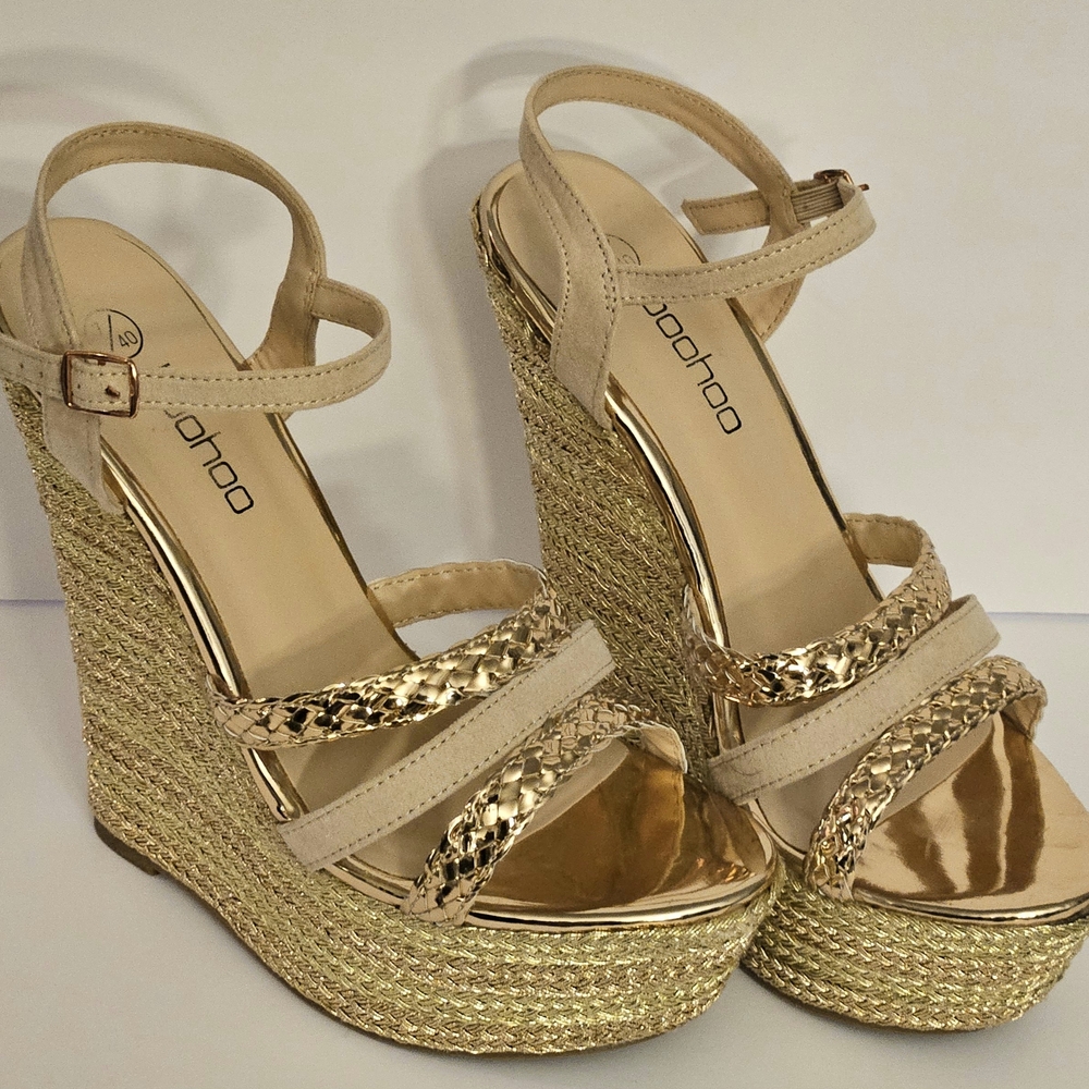 Boohoo Gold Glamour Wedge Sandals with Metallic Accents